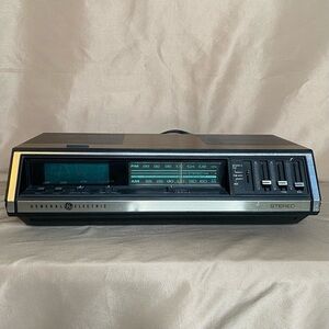 Vintage General Electric Clock Radio